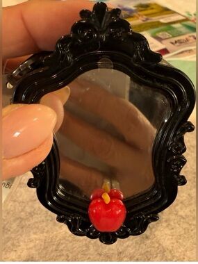 Bath & Body Works Disney Villains Evil Queen Mirror Light-Up Hand Gel WT